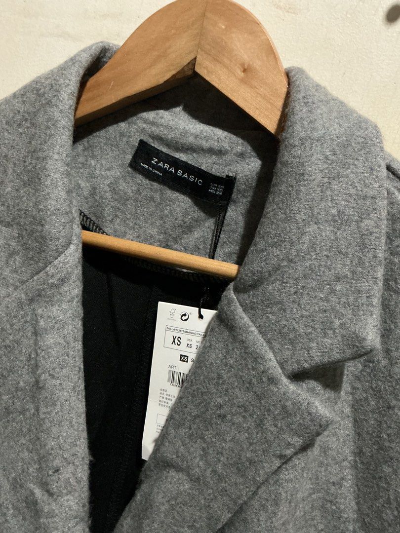 ZARA WOOL COAT (Category: Coats, Jackets and Outerwear) located in Dagupan City. Submitted by trendies_collection (Listing ID 1462008336, Image 2). Description: Brand new with hang tag Xs on tag Super kapal ng tela, pang malamig na lugar No issue.
