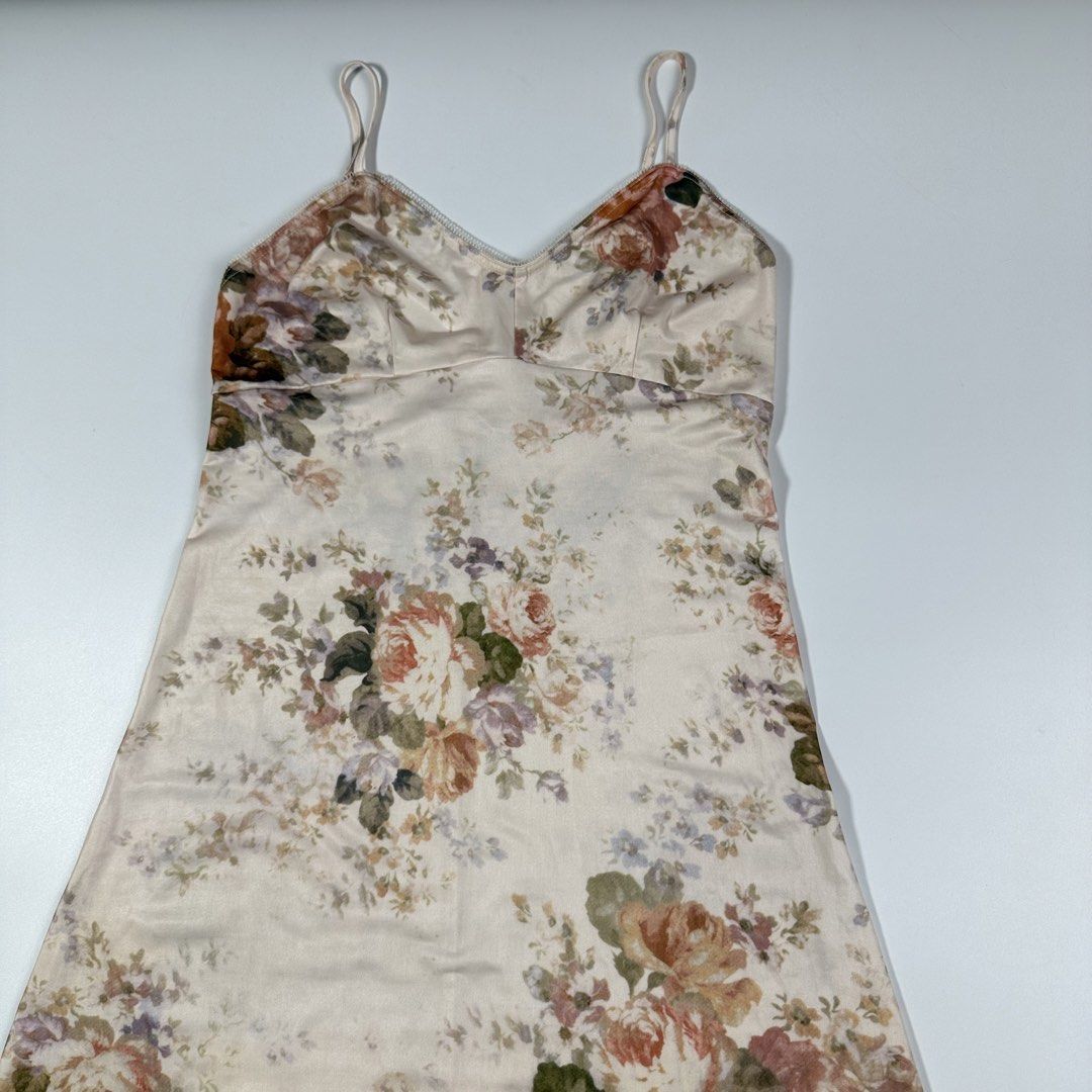 Zimmermann Alchemy Polyester Mid Dress (Category: Dresses) located in Villasis. Submitted by draefindss_ph (Listing ID 1461875757, Image 3). Description: Zimmermann Alchemy Polyester Mid Dress 𝚂𝚒𝚣𝚎: 34 𝙼𝚎𝚊𝚜𝚞𝚛𝚎𝚖𝚎𝚗𝚝 (𝚒𝚗𝚌𝚑𝚎𝚜) Pit-pit: 16 𝚕𝚎𝚗𝚐𝚝𝚑: 43 GoodasnewCondition No issue 4,500 + sf only.
