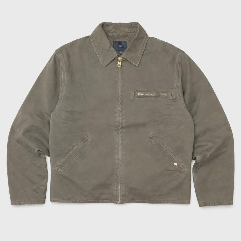 Zip-Up Workwear Jacket (Category: Coats, Jackets and Outerwear) located in Manila. Submitted by cali_cx (Listing ID 1461820407, Image 1). Description: -Vintage Olive green workwear jacket from H&M brand new - Full zip closure - Chest pocket - Two side pockets - Classic collar - Estimated size: Small Price: 3000 Location: QC Cubao Can do meet ups.