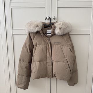 (Category: ) located in . Submitted by mywardrobe6 (Listing ID 1462135666, Image 1). Description: .