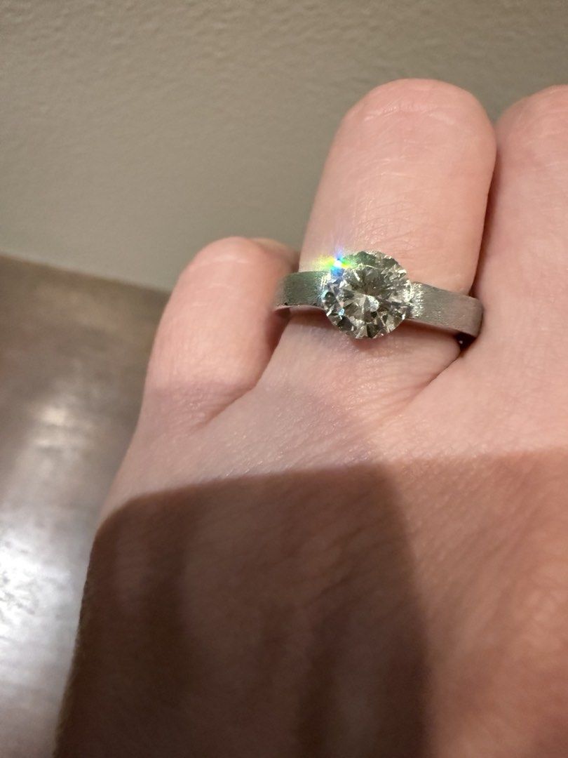 1.43 ct Diamond Ring set in Florentine Finish (Category: Rings) located in Cavite. Submitted by gcruz0512 (Listing ID 1462184949, Image 2). Description: 18K Gold Color: J1 Clarity: VVS2 Carat wt: 1.43 .