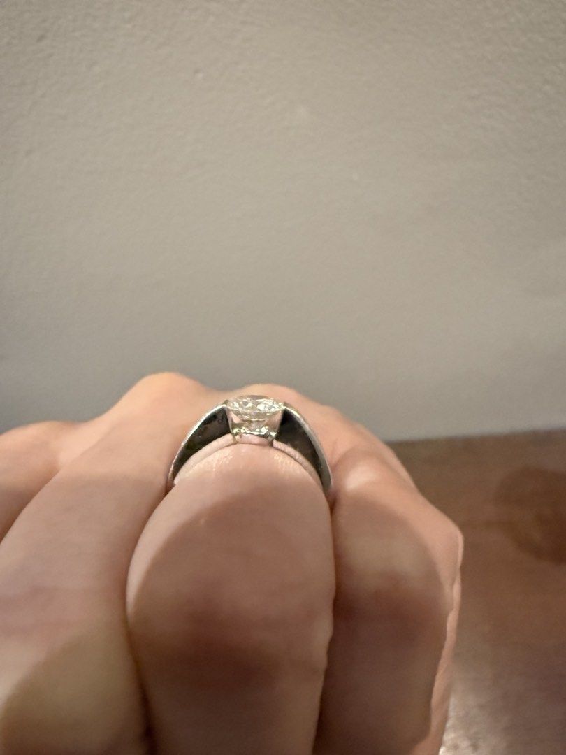 1.43 ct Diamond Ring set in Florentine Finish (Category: Rings) located in Cavite. Submitted by gcruz0512 (Listing ID 1462184949, Image 3). Description: 18K Gold Color: J1 Clarity: VVS2 Carat wt: 1.43 .