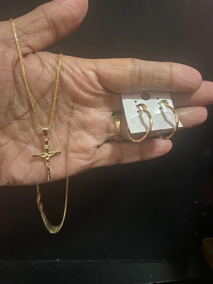 14K Vermeil Gold Bundle Set Sale (Category: Necklaces) located in Caloocan City. Submitted by cheskhaionlinestore2.0 (Listing ID 1462213030, Image 1). Description: New Collection 🥰 14k GOLD VERMEIL Bundle Set Sale Price ₱950 only📌 What is Vermeil Gold? 14K Vermiel Gold Gold vermeil (pronounced ver-may) is a high-quality type of gold-plated jewelry defined by a sterling silver base metal, a thick gold layer (at least 2.5 microns), and a gold pur