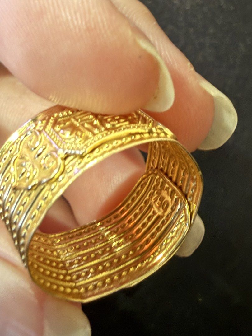 1.5 grams 18k gold millionaire’s ring (Category: Rings) located in Caloocan City. Submitted by sandyyy.sandyyy (Listing ID 1462130896, Image 1). Description: 18k millionaire’s ring. Free size. Needs reshaping since nahulma na sya sa finger ko. Barely used. 1.5-1.6 grams. Selling for 10k firm. .