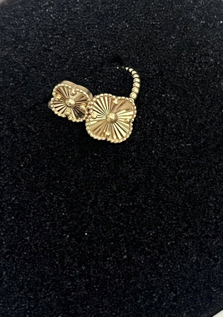 Brand new 18K Saudi gold Clover Ring 2.61g S7 (Category: Rings) located in Dasmarinas. Submitted by nylaneg (Listing ID 1462158440, Image 3). Description: Size 7 - Two elegant clover motifs with sunburst design - Total weight: 2.6 grams - Versatile for daily wear or special events.