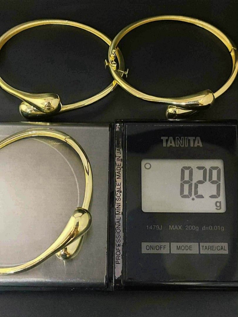 18k Saudi gold teardrop bangle (Category: Bracelets) located in Manila. Submitted by bhelgoldseller2ndaccount (Listing ID 1462086383, Image 3). Description: New!!✨New!!✨New!! Authentic 18k Saudi Golds 💯pawnable/naisasanla 💯with high appraisal rate 💯good investment 💯Direct supplier price 👉OPEN for resellers 🌺please take time to evaluate their actual sizes and grams 👉Best panggift for all occasions ✅ Sold per grams not per piece Kya lowest p