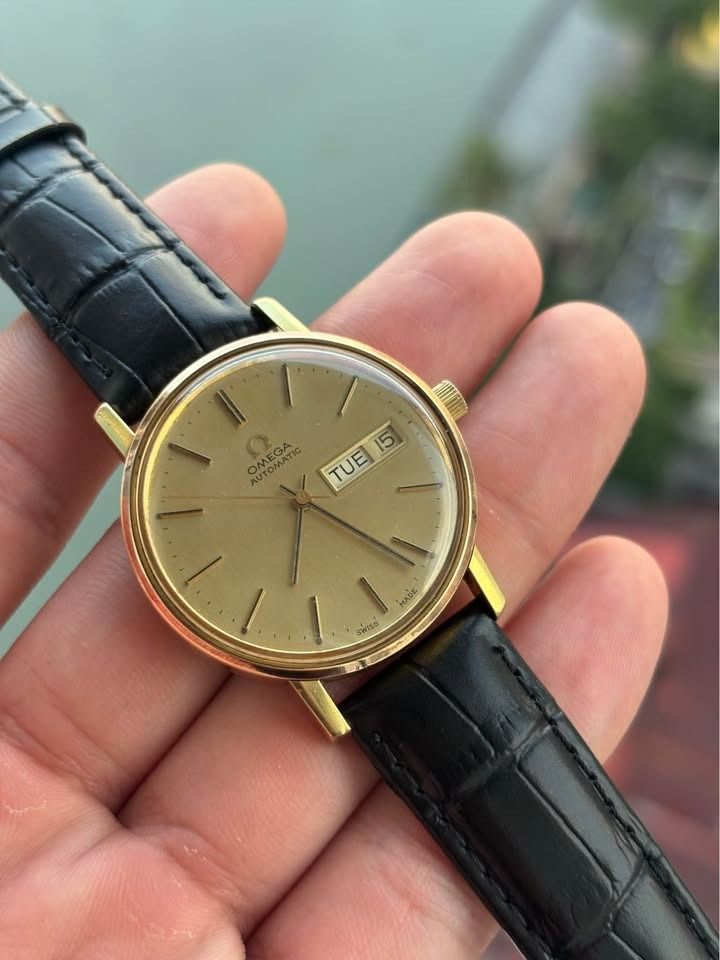 1974 Omega Automatic (Category: Luxury Watches) located in Manila. Submitted by archi.math (Listing ID 1462178140, Image 1). Description: Automatic Mechanical Movement — Cal. 1022 Day-Date display Gold-tone stainless steel case Champagne/gold dial Applied baton hour markers Original Omega crown 36mm case size Swiss Made Running well & keeping accurate time.