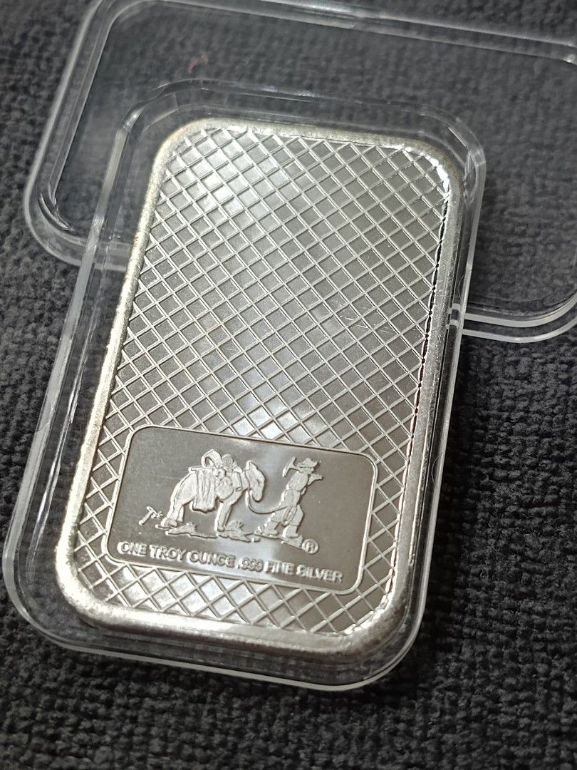 1 Troy oz Silver Bar BU (Category: Cases & Sleeves) located in Quezon City. Submitted by Coiners (Listing ID 1462213978, Image 2). Description: .