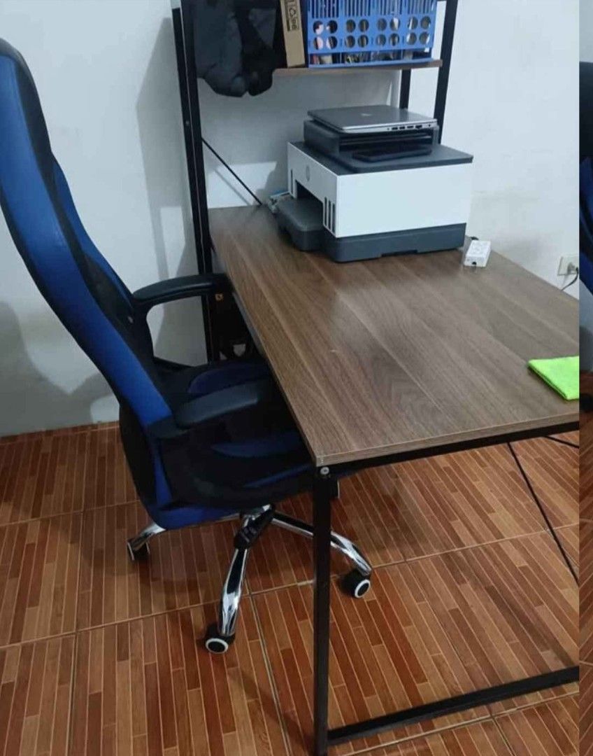 1set office table & Gaming chair (Category: Office Furniture & Fixtures) located in Quezon. Submitted by cortesvitor1486 (Listing ID 1462115955, Image 2). Description: .