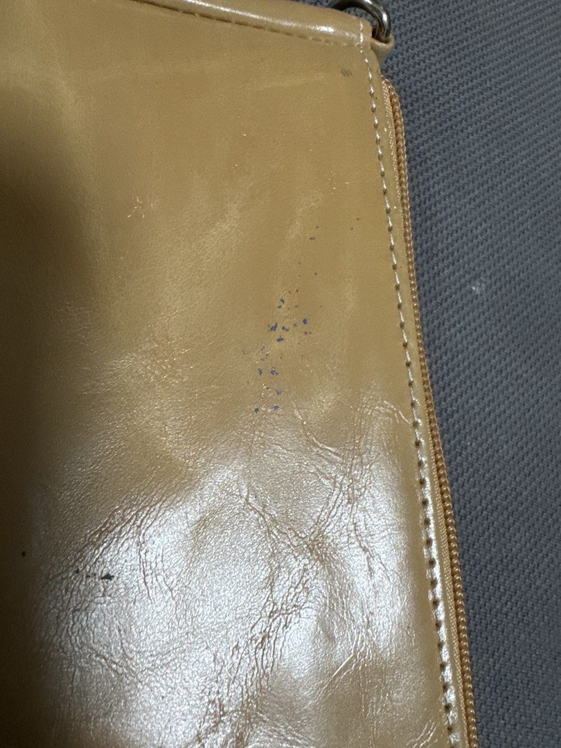 2027 Chateau de Versailles Paris Leather Pouch (Category: Purses & Pouches) located in Silang. Submitted by sari2bilina (Listing ID 1462163961, Image 2). Description: - Authentic Chateau de Versailles Paris pouch - Made of durable tan leather - Secure zipper closure - Features an interior divider for organization.