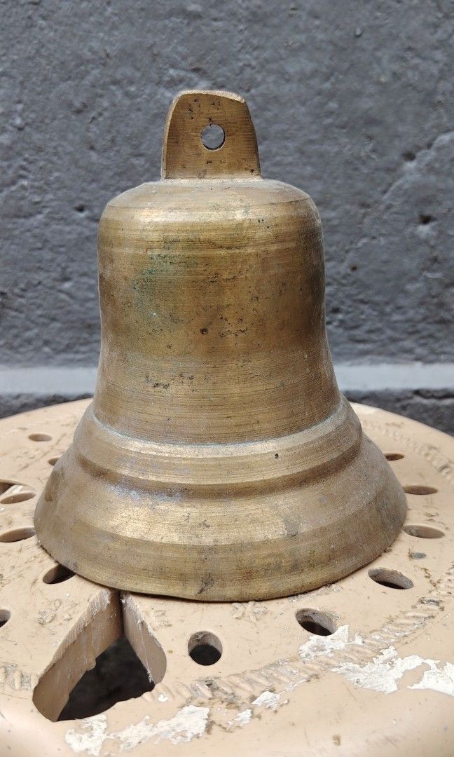 2pcs vintage brass bell (Category: Vintage Collectibles) located in Caloocan City. Submitted by zenmountain-d8b1c0 (Listing ID 1462061167, Image 1). Description: Cod.