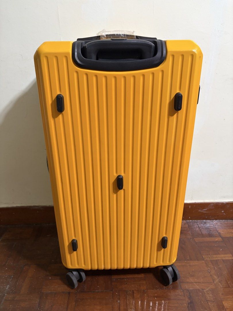 30吋方型橙黃色行李喼 （分類：旅遊 - 旅行必需品及用品）位於 Hong Kong。 由 manceo 提交（商品編號 1462084605，圖片 3）。簡介： L32 x W41 x H78 cm 拉桿、飛機8輪暢顺 拉鍊，手柄良好 方型設計，增大收納空間 可以存放到大型體積物件。