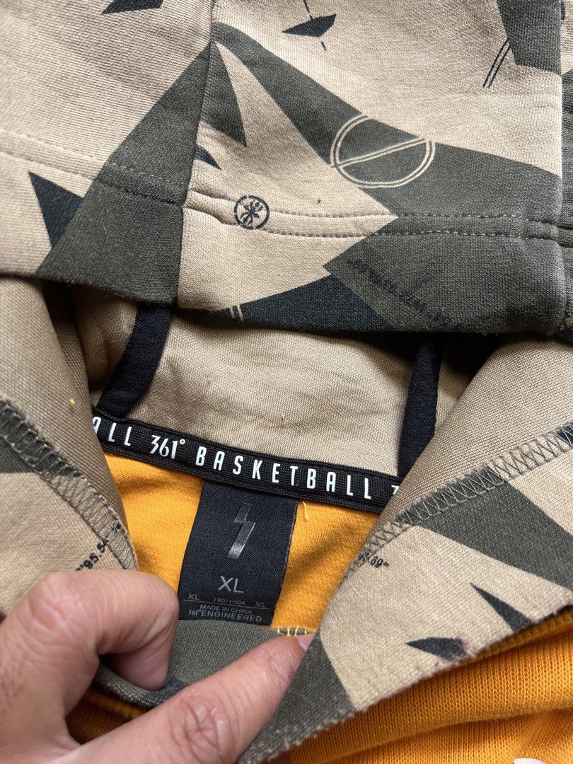 361• HOODIE (Category: Coats, Jackets and Outerwear) located in Manila. Submitted by thriftwhoop (Listing ID 1462042218, Image 2). Description: .
