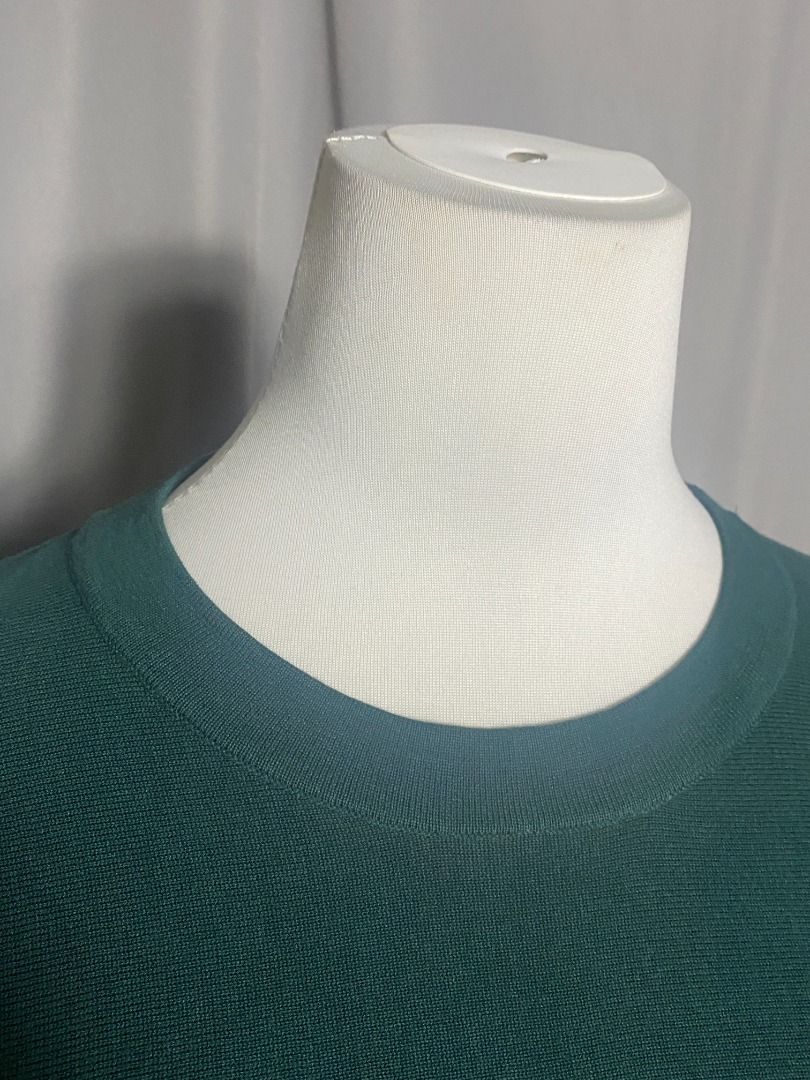 COS dark green knit mixed tunic top (Category: Longsleeves) located in Las Pinas. Submitted by ipickyou (Listing ID 1462189334, Image 3). Description: Unwashed Condition: 10/10 𝗠𝗲𝗮𝘀𝘂𝗿𝗲𝗺𝗲𝗻𝘁𝘀 𝘄𝗵𝗲𝗻 𝗹𝗮𝗶𝗱 𝗳𝗹𝗮𝘁: -Shoulder to shoulder: 15” -Armpit to armpit: 17 1/2” -Length: H 26”, L 30” .