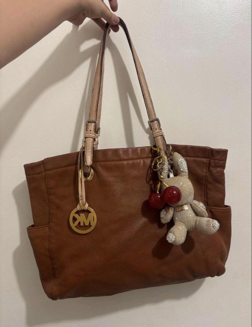 500 each coach mk longchamp (Category: Tote Bags) located in Mandaue City. Submitted by angeloysug24515 (Listing ID 1462182794, Image 2). Description: 500 to 1k each or pwedi rin aspack na 3k.