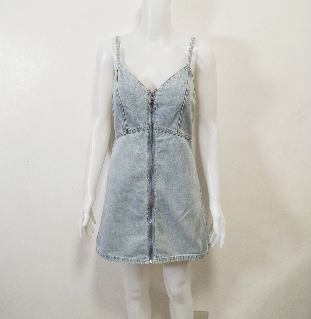 6ixty8ight light washed denim mini dress (Category: Dresses) located in Pateros City. Submitted by blashjunks.y2k (Listing ID 1462236714, Image 1). Description: 6IXTY8IGHT DENIM MINI DRESS SIZE MEDIUM ON TAG 23" LENGTH 350PHP MSG US.