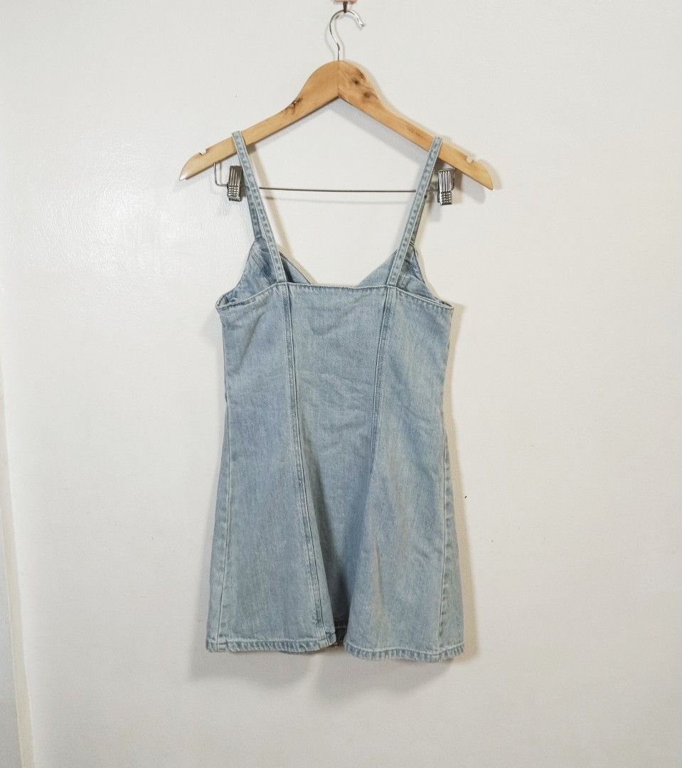 6ixty8ight light washed denim mini dress (Category: Dresses) located in Pateros City. Submitted by blashjunks.y2k (Listing ID 1462236714, Image 3). Description: 6IXTY8IGHT DENIM MINI DRESS SIZE MEDIUM ON TAG 23" LENGTH 350PHP MSG US.