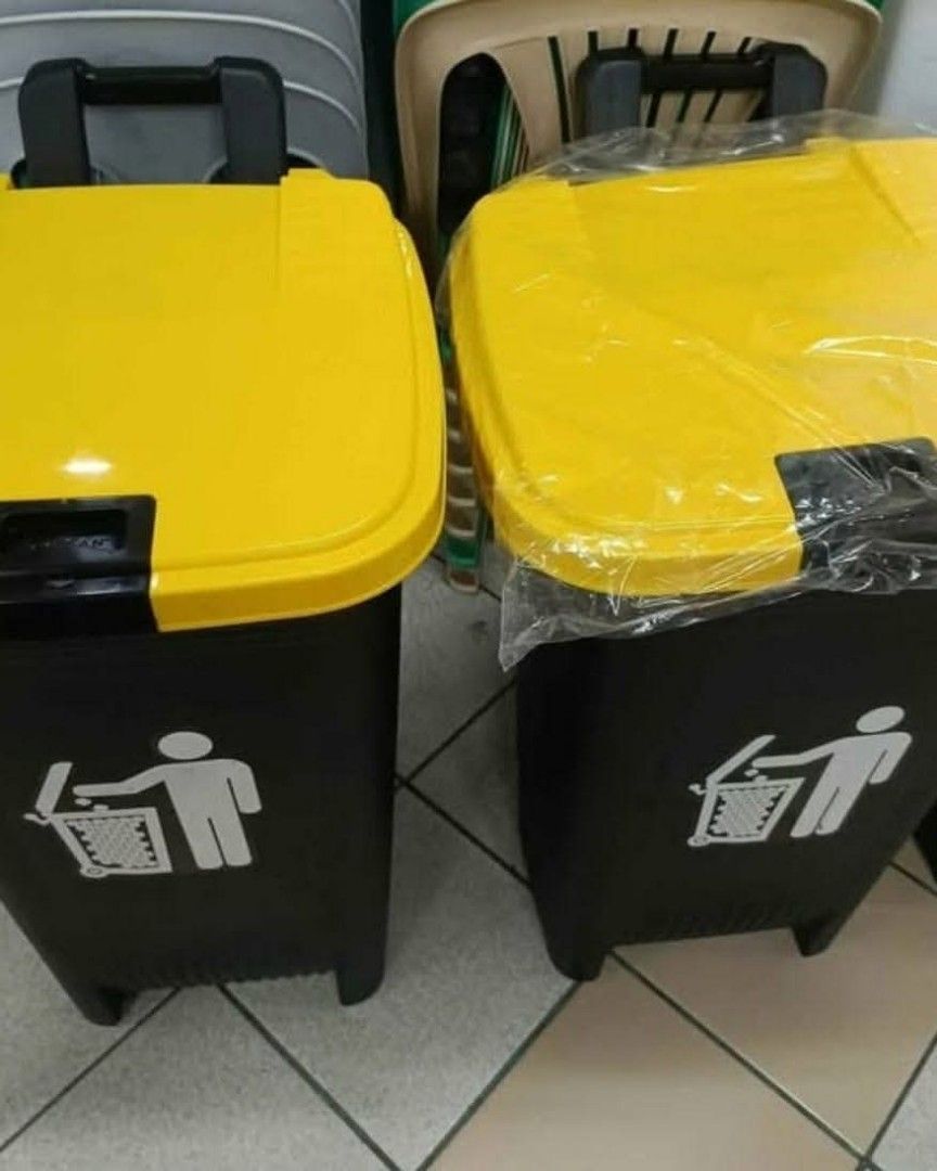 80l trash bin 🎨 yellow 🎨 blue (Category: Waste Bins & Bags) located in Manila. Submitted by mightycloud_1992 (Listing ID 1462125750, Image 2). Description: .