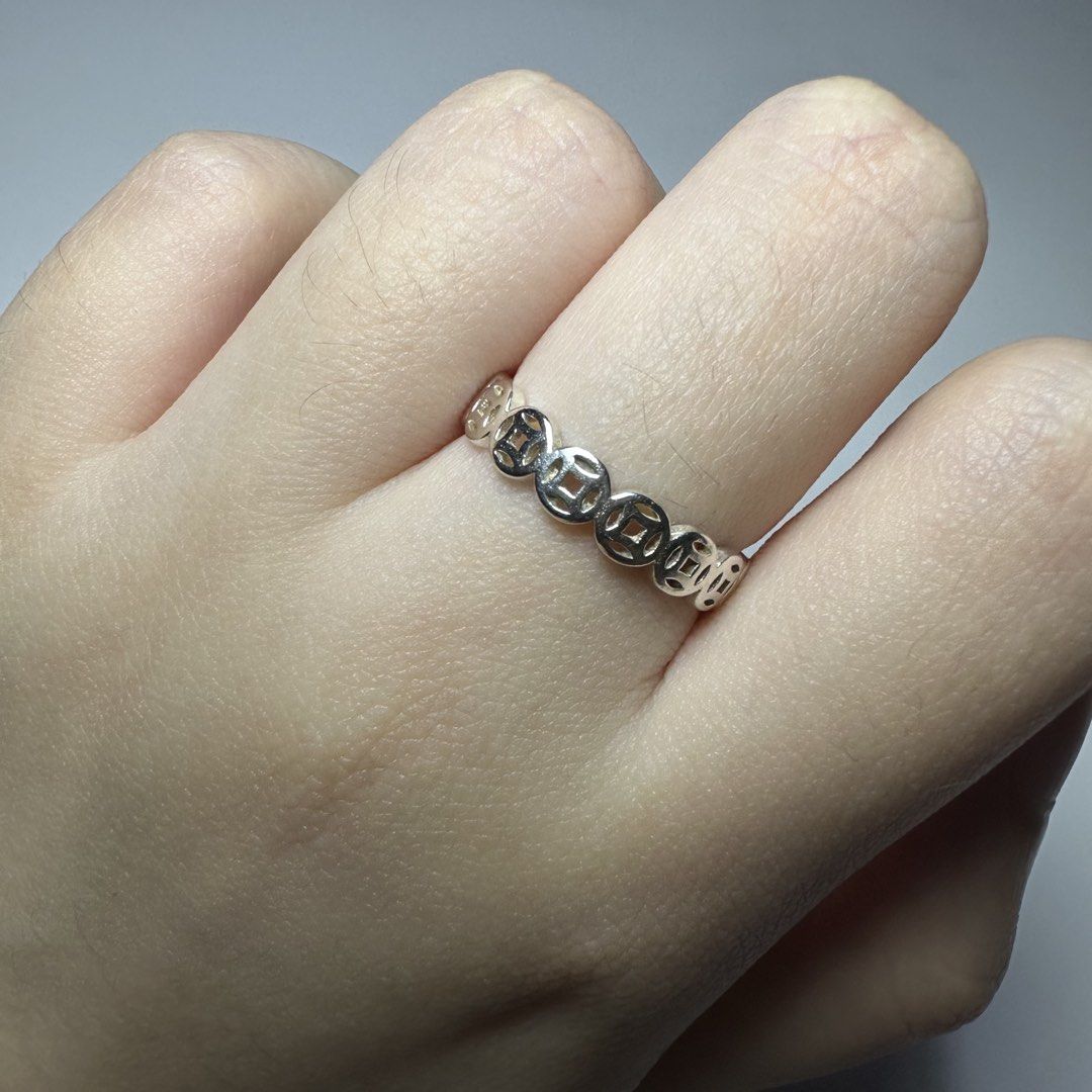 925 silver money catcher ring 1.3g (Category: Rings) located in Pakil. Submitted by primrosehearts (Listing ID 1462210012, Image 2). Description: authentic 925 italy silver hypoallergenic size: 5 grams: 1.3g - lady owned - used with care .