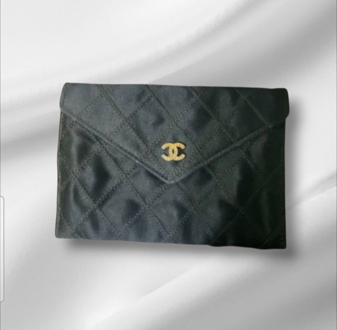 ✨ CHANEL Black Fabric Leather Coco Mark Card Wallet ✨ (Category: Luxury Bags & Wallets) located in Manila. Submitted by shopyourstyleph (Listing ID 1462167007, Image 2). Description: This Preloved Chanel Black Fabric CoCo Mark Wallet embodies understated luxury with its sleek black fabric construction and the iconic CoCo Mark emblem. Designed for both elegance and functionality, this wallet offers a refined way to organize essentials, making it a