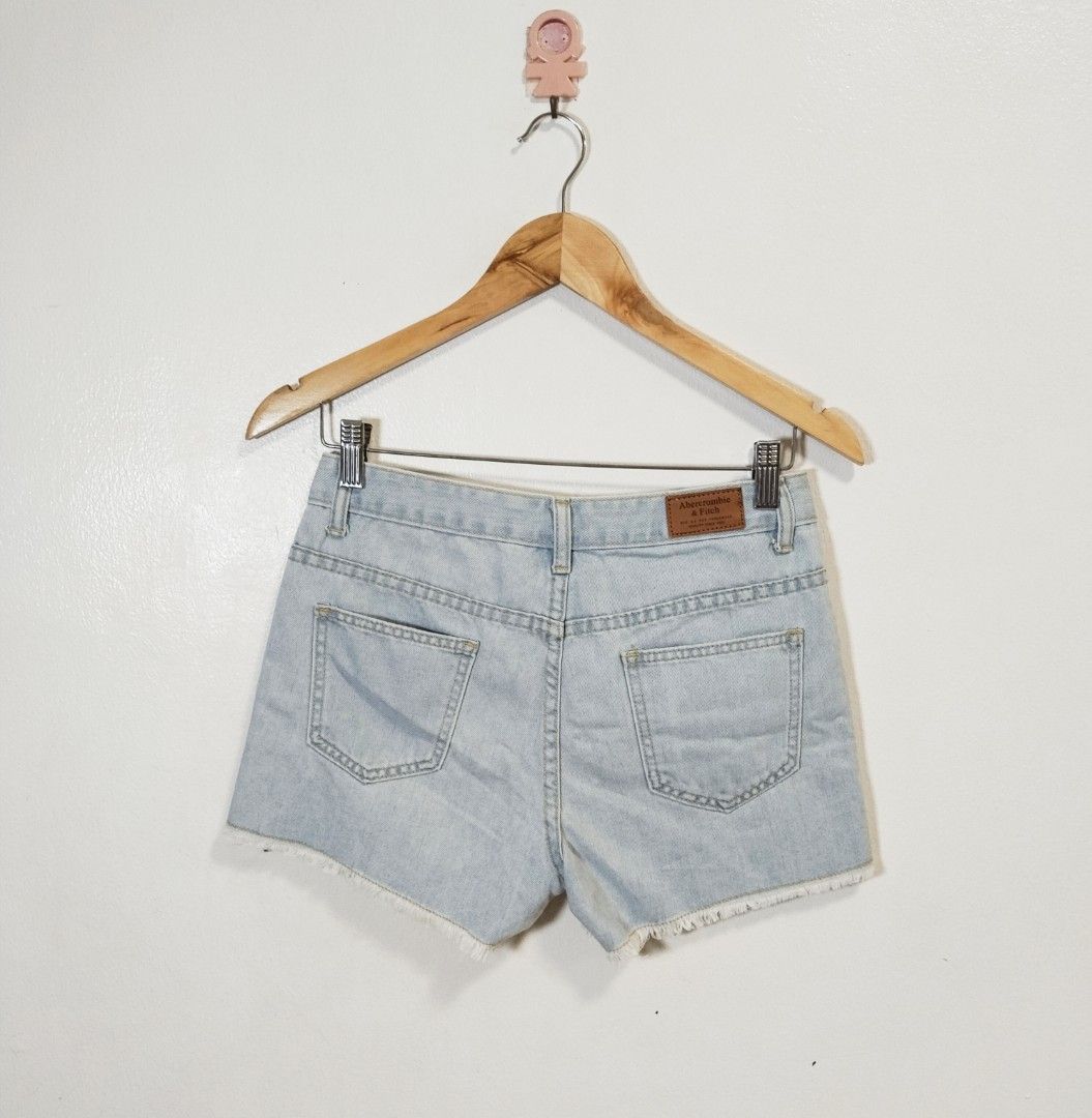 Abercrombie & fitch denim short (Category: Shorts) located in Pateros City. Submitted by blashjunks.y2k (Listing ID 1462233421, Image 2). Description: ABERCROMBIE & FITCH DENIM SHORT SIZE 28" WAIST 12" LENGTH 350PHP MSG US.