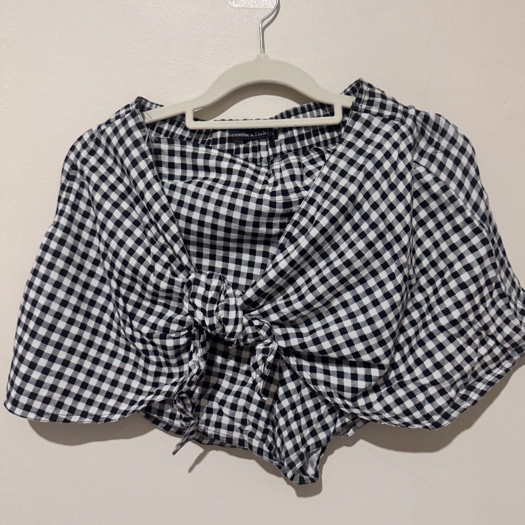 Abercrombie & Fitch Gingham Tie Front Shorts (Category: Shorts) located in Paranaque City. Submitted by simplylizzy (Listing ID 1462127247, Image 2). Description: .
