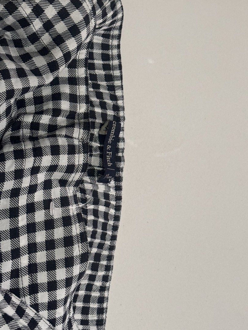 Abercrombie & Fitch Gingham Tie Front Shorts (Category: Shorts) located in Paranaque City. Submitted by simplylizzy (Listing ID 1462127247, Image 3). Description: .