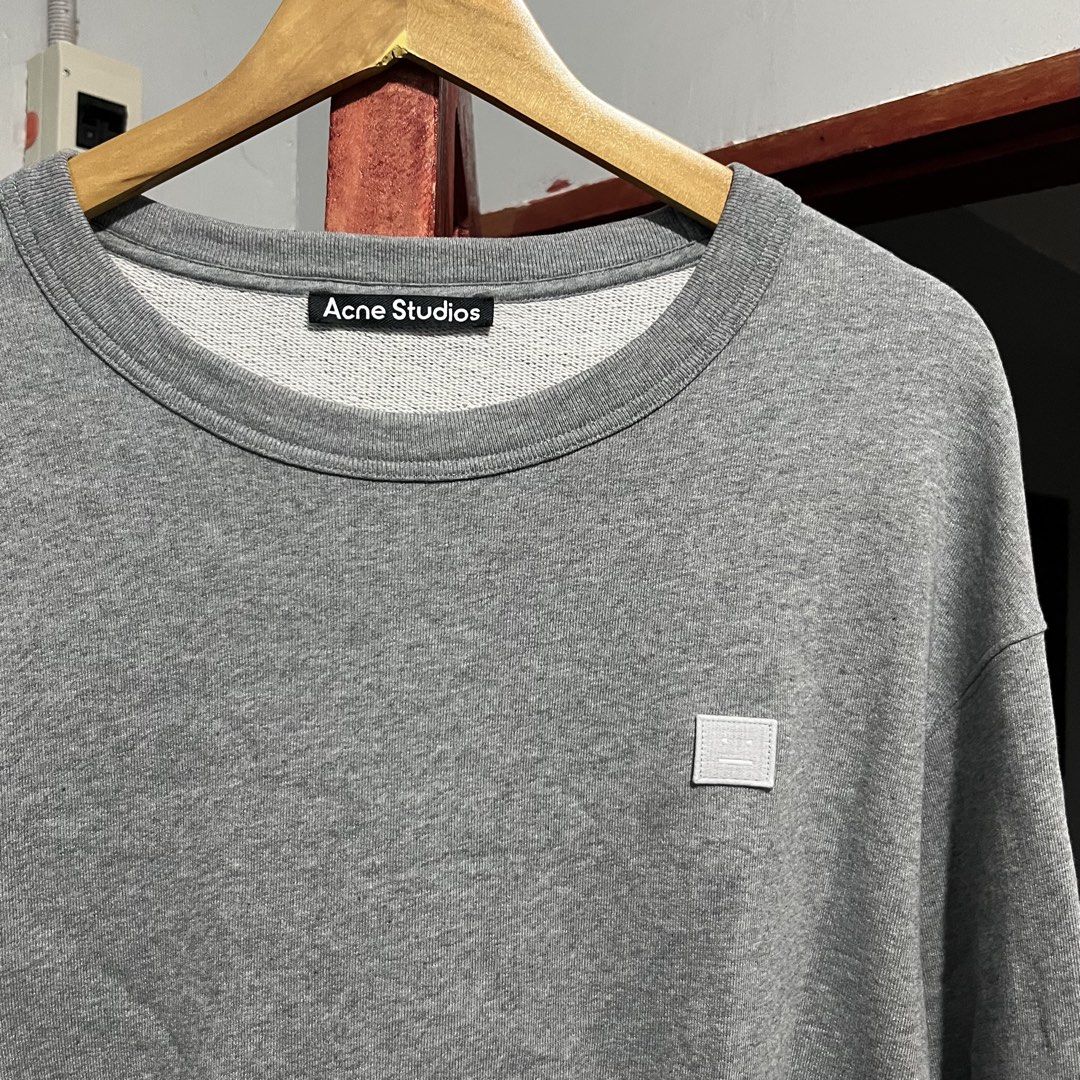 Acne Studios Face Patch Logo Crewneck Sweatshirt (Category: Activewear) located in Davao. Submitted by lwnfits (Listing ID 1462231665, Image 1). Description: Acne Studios Face Patch Logo Crewneck Sweatshirt Authentic Excellent UC Dimensions: Width: 24 Length: 28 Issue/s: need wash Price: 899 + shipping .