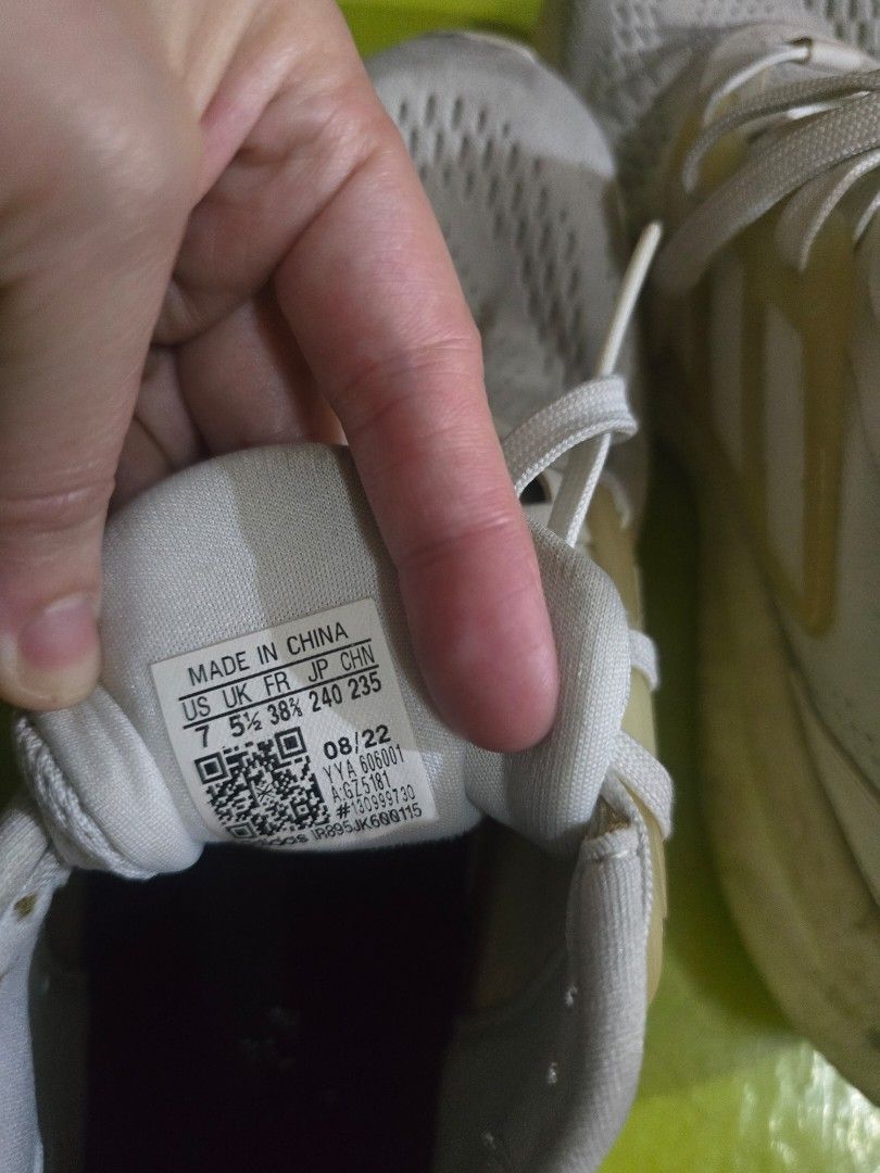 Addidas Ultraboost (Category: Sneakers) located in Quezon City. Submitted by thegoodsplanetmnl (Listing ID 1462042793, Image 3). Description: Needs Cleaning lang But still very good condition.