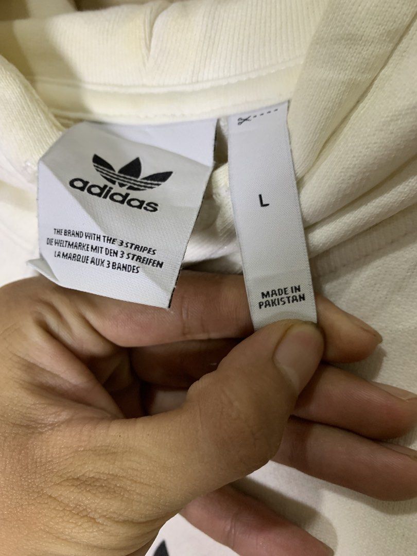 ADIDA* trefoil (Category: Hoodies) located in Molave. Submitted by mysticbird_38213e (Listing ID 1462149785, Image 3). Description: Good condition No issue Washable dirt.
