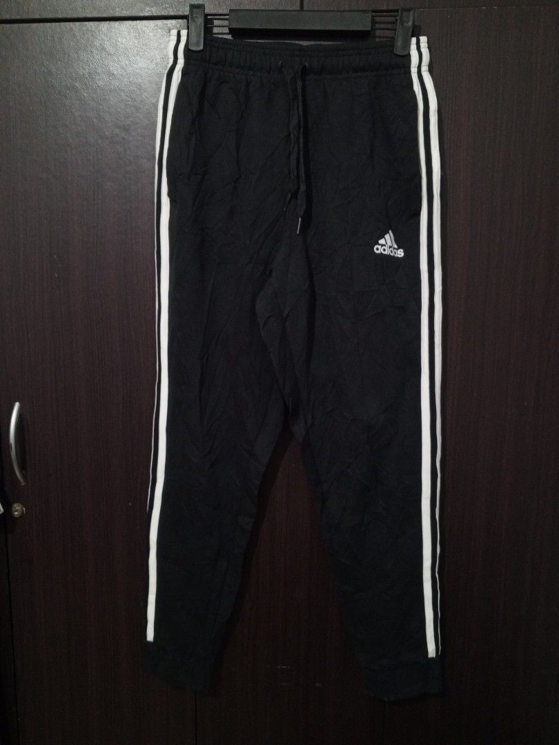 Adidas 3 stripes jogger pants (Category: Joggers) located in Santa Maria. Submitted by paulo-garcia21 (Listing ID 1462137077, Image 1). Description: small on tag 26 to 34 by 36 L.O 11 inseam 25 no flaws excellent condition.