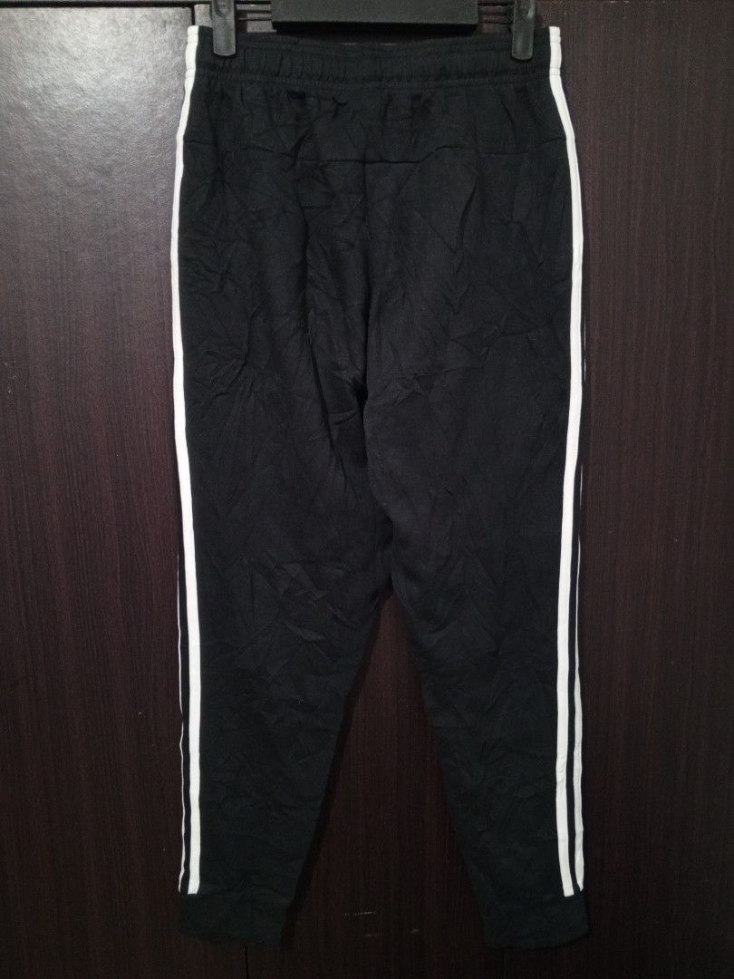 Adidas 3 stripes jogger pants (Category: Joggers) located in Santa Maria. Submitted by paulo-garcia21 (Listing ID 1462137077, Image 2). Description: small on tag 26 to 34 by 36 L.O 11 inseam 25 no flaws excellent condition.