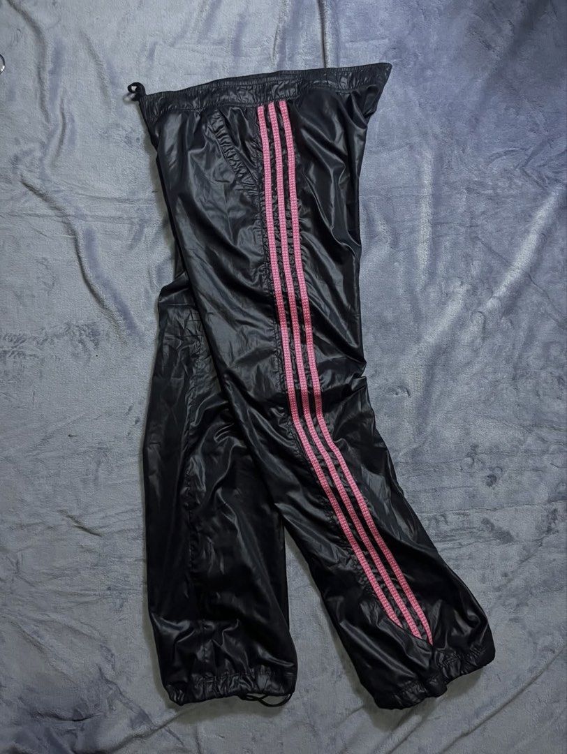 Adidas Trackpants (Category: Other Bottoms) located in San Pedro. Submitted by classychic.couture (Listing ID 1462134394, Image 3). Description: - waist 23-36 | hips 40 | length 40 - excellent condi - no issues.