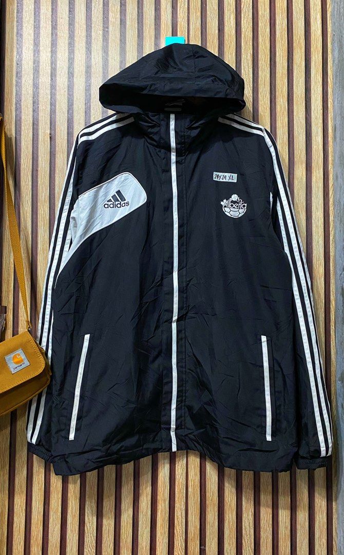 Adidas vintage (Category: Coats, Jackets and Outerwear) located in Manila. Submitted by killianthriftshop1096 (Listing ID 1462190869, Image 1). Description: Excellent Condition 9.5/10 Condition No issue.
