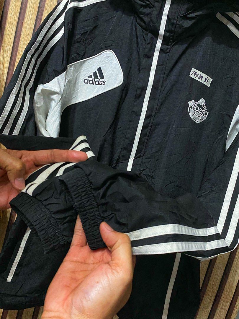 Adidas vintage (Category: Coats, Jackets and Outerwear) located in Manila. Submitted by killianthriftshop1096 (Listing ID 1462190869, Image 3). Description: Excellent Condition 9.5/10 Condition No issue.