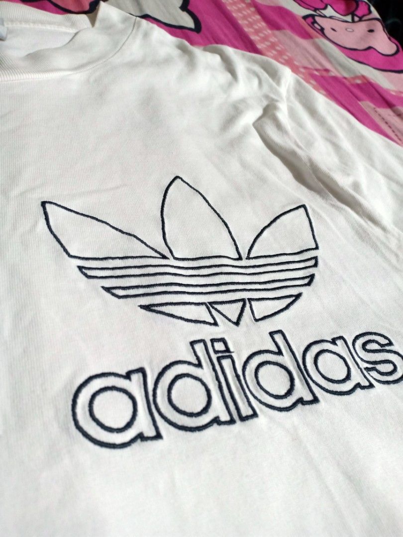 Adidas White Tees (Category: Tshirts & Polo Shirts ) located in Pasig City. Submitted by thrifttofit (Listing ID 1462189263, Image 2). Description: Adidas Size M fit Large Color rate 10/10 Condition 10/10 L-27 W-25 No issue Pasig city📍.