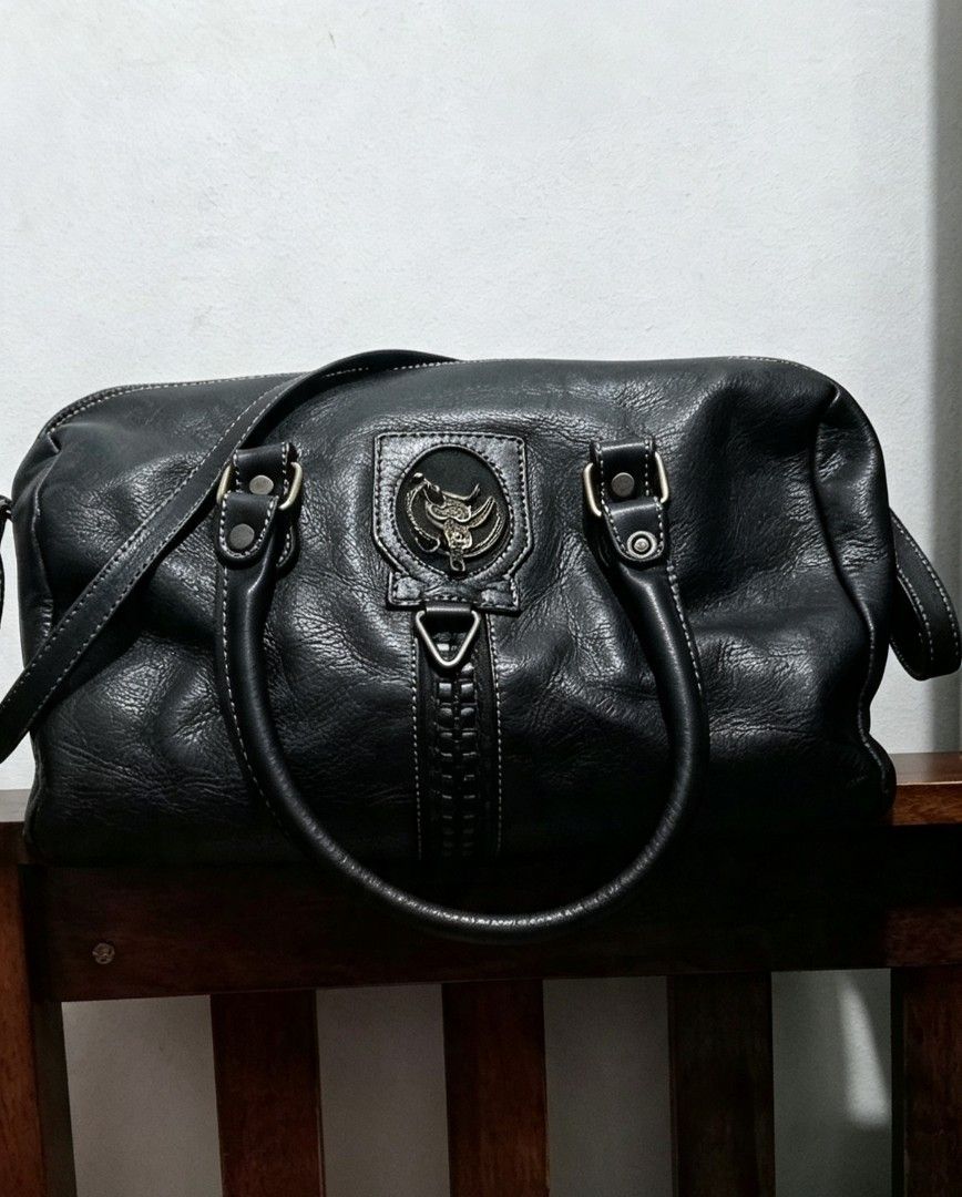 A&G ROCK BAG (Inspo) (Category: Shoulder Bags) located in Tarlac. Submitted by faithfulfinds (Listing ID 1462261842, Image 1). Description: ⚠️⚠️PAMIGAY SALE⚠️⚠️ A&G Rock Bag Black (Inspo) Leather Handbag Condition: Like new / Excellent condition Material: High-quality black leather na may soft texture. Details: Gothic punk aesthetic, heavy-duty hardware,with metal emblem sa front (di ko makita kung ano ang exact image), at functional front zipper