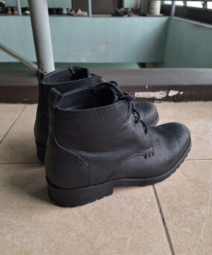 Aigle GORE-TEX Leather Boots US8 (Category: Boots) located in Makati City. Submitted by hookvault (Listing ID 1462259923, Image 3). Description: AIGLE GORE-TEX Leather Boots Size 41 - US8 UK7 Looks new ,minsan lang nagagamit imported from US expensive po ito.