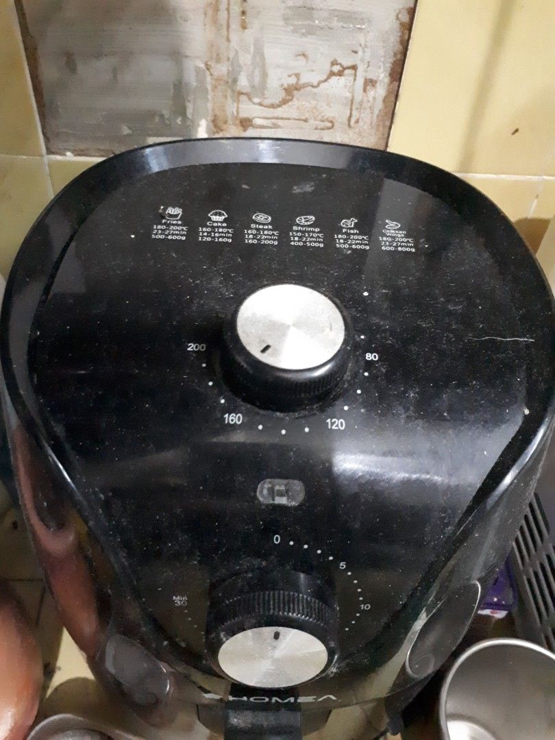Air fryer (Category: Other Kitchenware & Tableware) located in Quezon City. Submitted by secretluxuryshop (Listing ID 1462260970, Image 2). Description: .