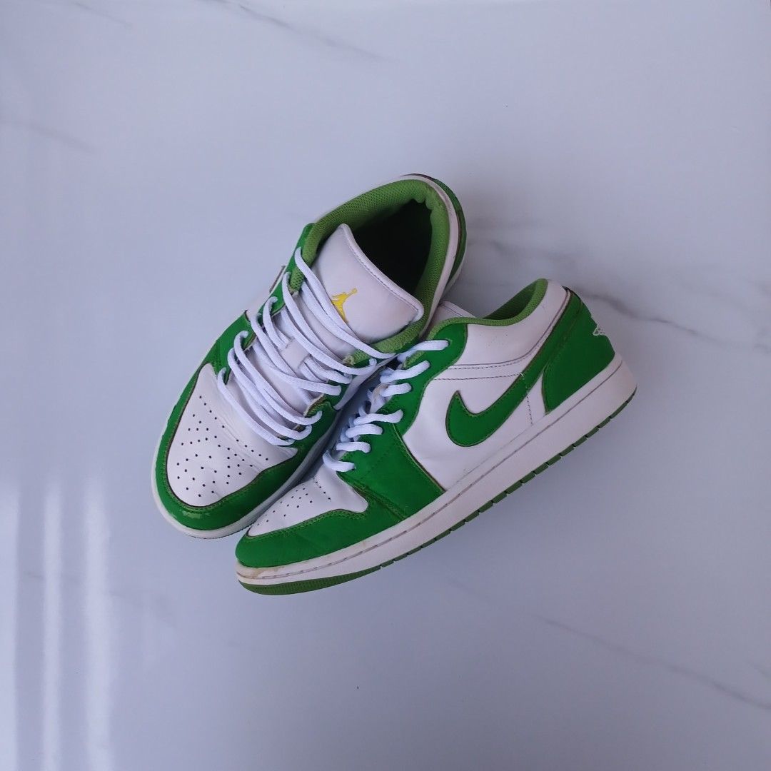 Air Jordan 1 Low Green White (Category: Sneakers) located in Cagayan de Oro. Submitted by sapatos_series (Listing ID 1462161312, Image 1). Description: NÌKE J1 SĒ "CHØRØPHYLL" 🔥 good condition us9.5 eur43 27.5cm 1300 only 📍.