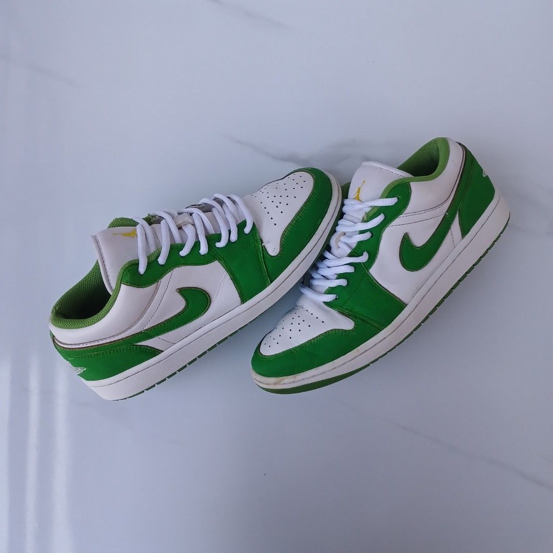 Air Jordan 1 Low Green White (Category: Sneakers) located in Cagayan de Oro. Submitted by sapatos_series (Listing ID 1462161312, Image 2). Description: NÌKE J1 SĒ "CHØRØPHYLL" 🔥 good condition us9.5 eur43 27.5cm 1300 only 📍.
