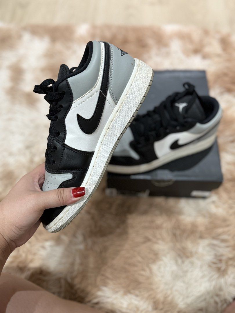 AIR JORDAN 1 LOW (GS) (Category: Sneakers) located in Manila. Submitted by jjcas007 (Listing ID 1462120448, Image 2). Description: 👟 AIR JORDAN 1 LOW (GS) For Women OG PAIR 📏 Size: 5Y ✨ Slightly used — worn less than 10x 🇸🇬 Bought from Singapore 📦 Comes with the original box 🧹 Reason for selling: Decluttering 💰 Price is negotiable 🚚 FREE DELIVERY within Metro Manila 📩 DM for inquiries or offers!.