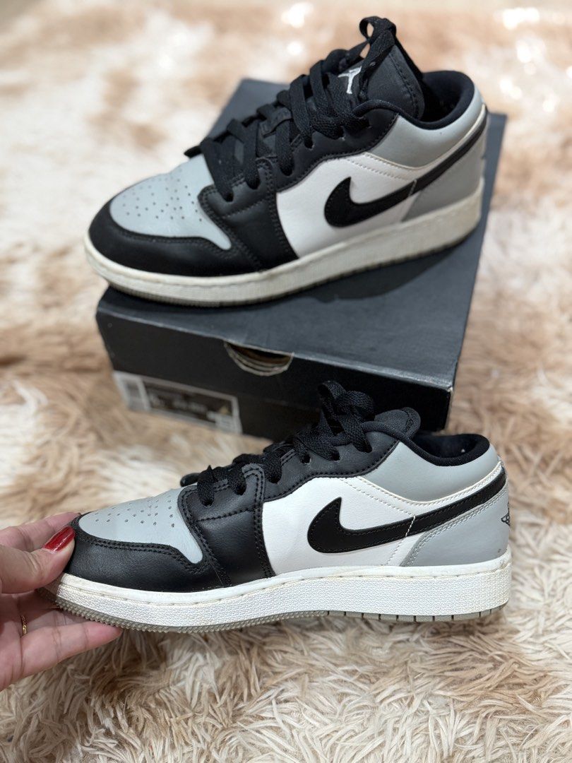 AIR JORDAN 1 LOW (GS) (Category: Sneakers) located in Manila. Submitted by jjcas007 (Listing ID 1462120448, Image 3). Description: 👟 AIR JORDAN 1 LOW (GS) For Women OG PAIR 📏 Size: 5Y ✨ Slightly used — worn less than 10x 🇸🇬 Bought from Singapore 📦 Comes with the original box 🧹 Reason for selling: Decluttering 💰 Price is negotiable 🚚 FREE DELIVERY within Metro Manila 📩 DM for inquiries or offers!.