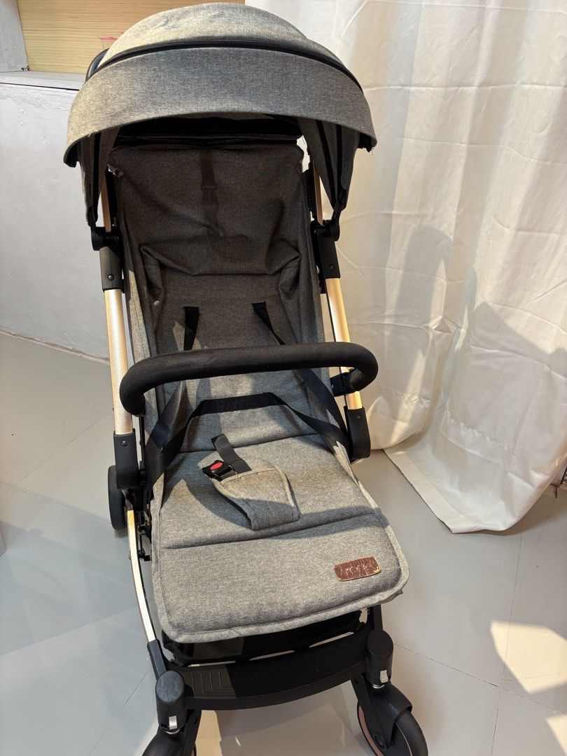 Akeeva Esmio Travel Stroller (Category: Strollers) located in Manila. Submitted by zhenzhen26 (Listing ID 1462057089, Image 1). Description: Fs : Akeeva Esmio Travel Stroller • Super lightweight at a net weight of 4 kg (5 kg gross weight). • Very compact at 44 x 24 x 60 cm. • Suitable from birth up to 25 kg. • 100% Cabin-sized (fits seamlessly into airplane overhead compartments). RFS: Hindi po fit sa laki ni baby ko 🥹 Selling for 1,500 we bough