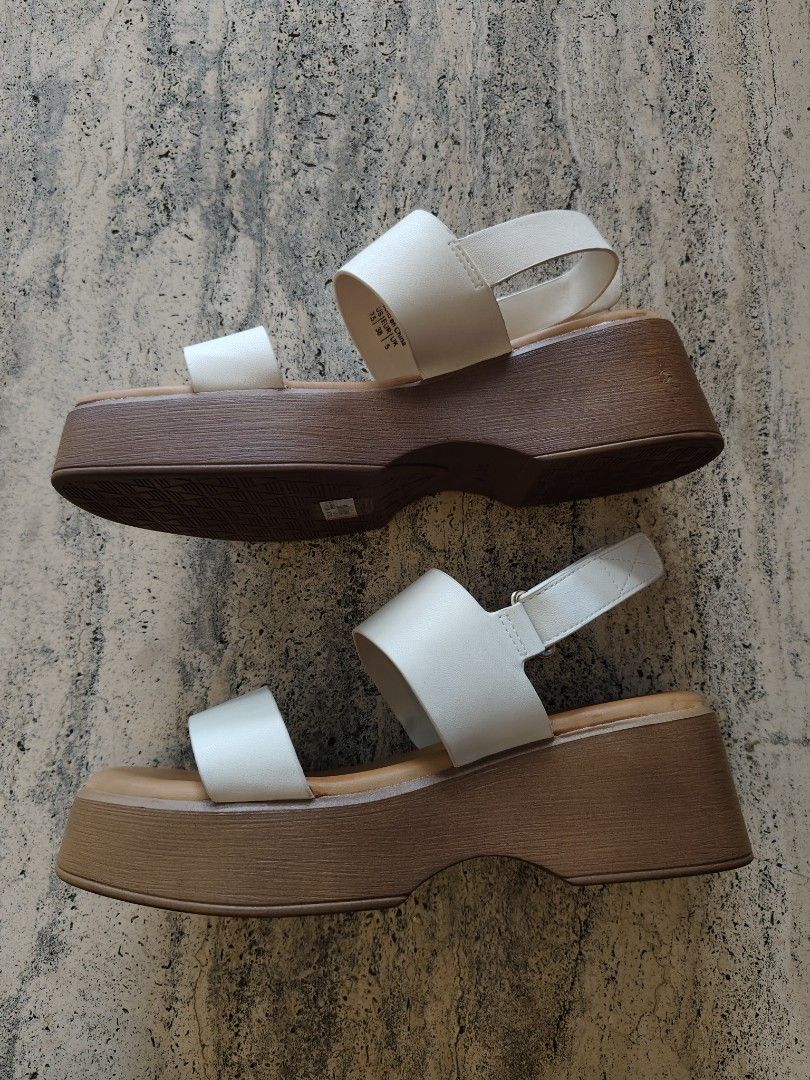 Aldo thilda wedge sz 7.5 (Category: Sandals) located in Mandaluyong City. Submitted by lovelabelsph (Listing ID 1462221717, Image 3). Description: Aldo thilda white platform sandals Php1,500 Price is firm Free shipping Size US 7.5 Measurements: Insole length 9.5" Insole width 3.25" Heel 2.25" Never used, good as new Shows slight signs of being tried on No more box (will ship with replacement box) Mop Gcash, BPI or BDO More items at IG lovelabelsp