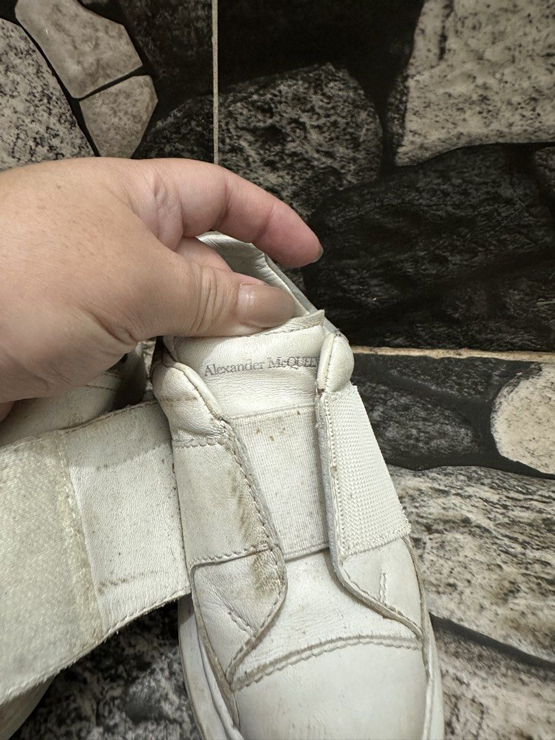 ALEXANDER MCQUEEN (Category: Babies & Kids Fashion) located in Baguio. Submitted by azbentabols (Listing ID 1462140891, Image 2). Description: ALEXANDER MCQUEEN Signs of usage but in good condition(needs washing) 16-17cms ₱850.