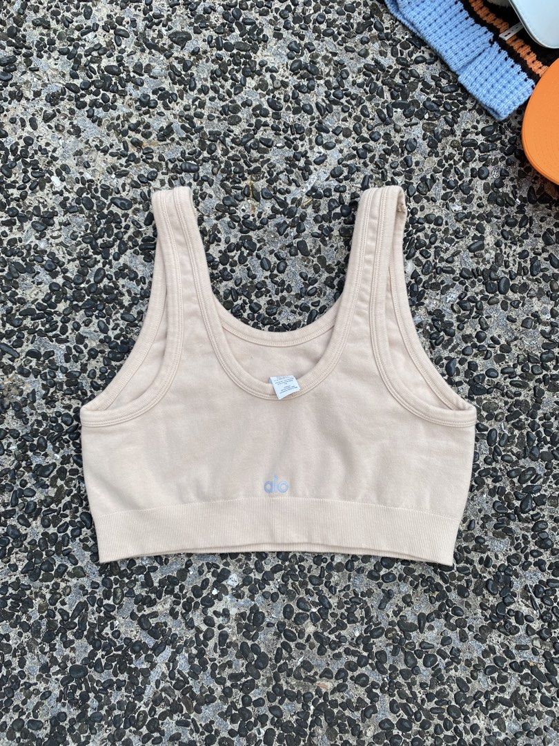 ALO YOGA Seamless Super Lite Bra (Category: Activewear) located in Legazpi City. Submitted by folksfave (Listing ID 1462088284, Image 1). Description: Like new condition Xs to small fit adult 10/10 color rate No flaws.