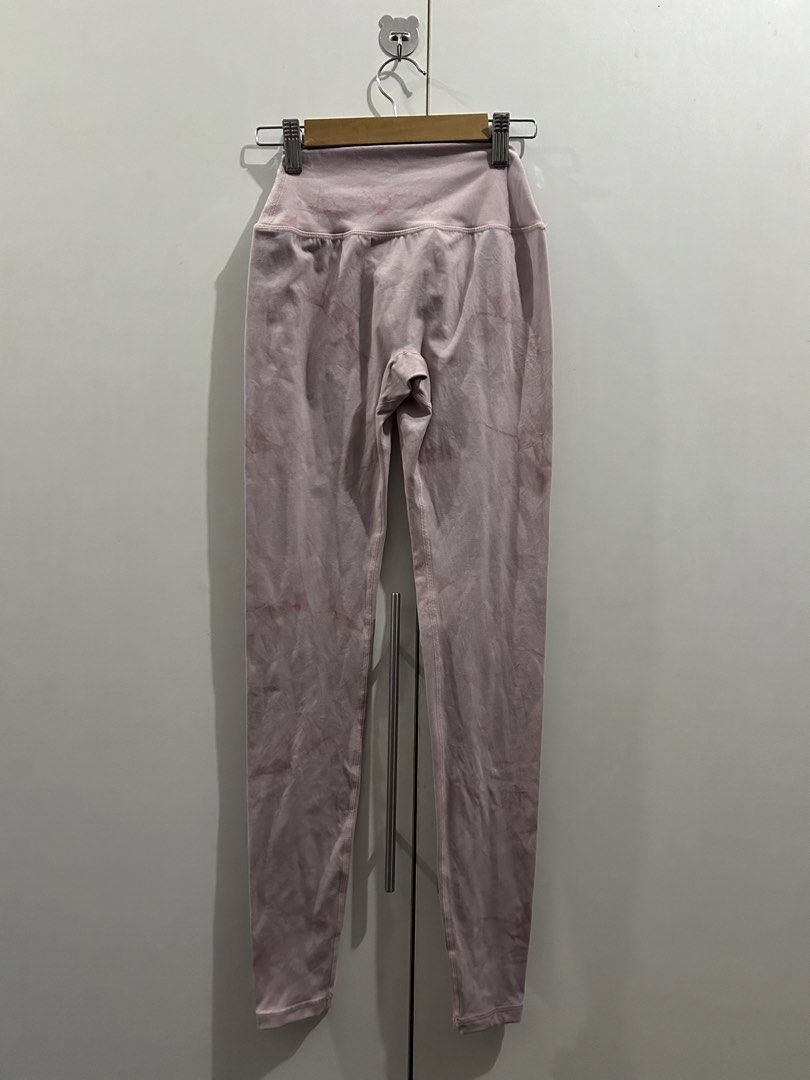 Alphalete Leggings (Category: Activewear) located in Manila. Submitted by chen_clybelles (Listing ID 1462179998, Image 2). Description: .