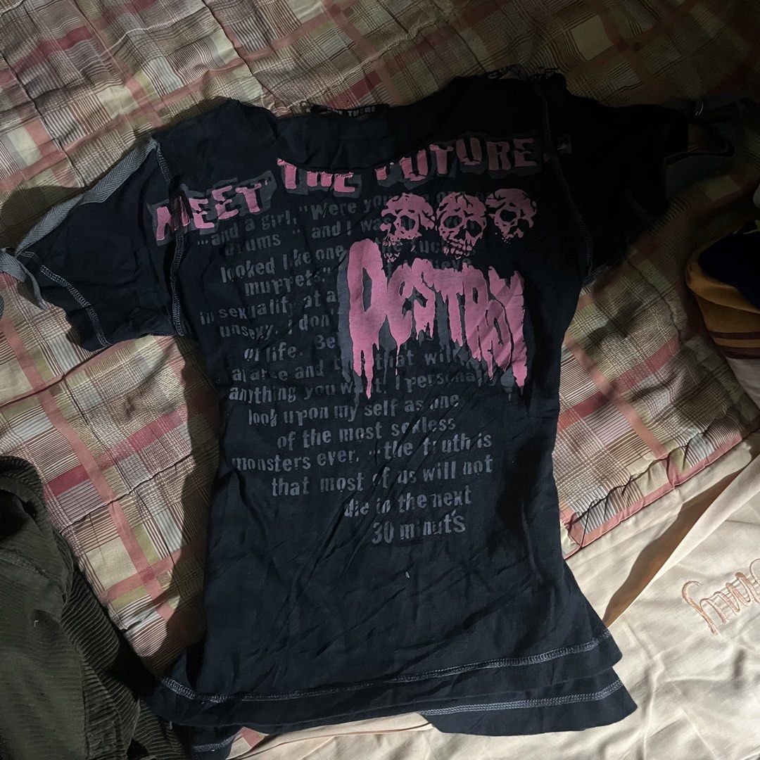 alt top // y2k skull (Category: Others Tops) located in Bayugan. Submitted by svintageph (Listing ID 1462171525, Image 1). Description: small to semi m no issue.