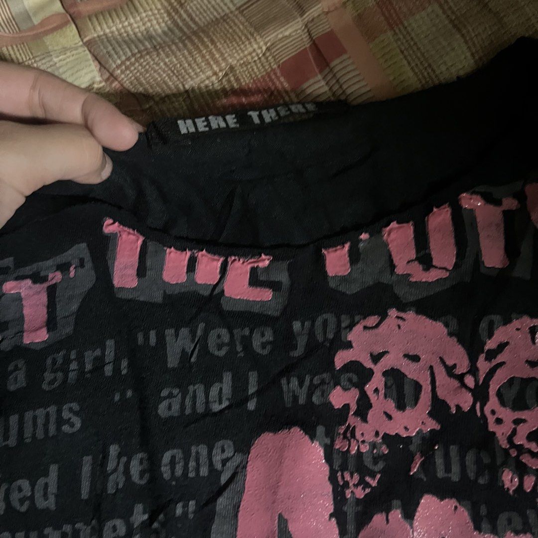 alt top // y2k skull (Category: Others Tops) located in Bayugan. Submitted by svintageph (Listing ID 1462171525, Image 2). Description: small to semi m no issue.